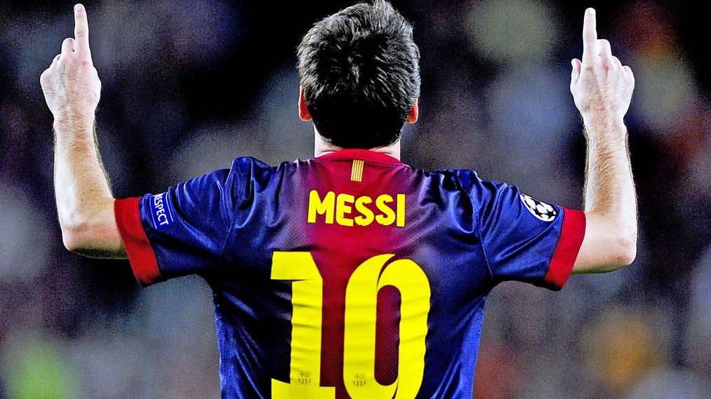 Futbal_Lionel Messi_gesto do neba